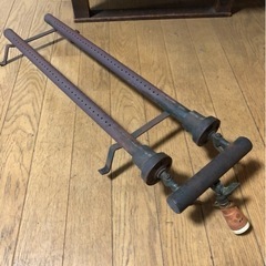 お好み焼きのテーブル　コテもあります。
の画像