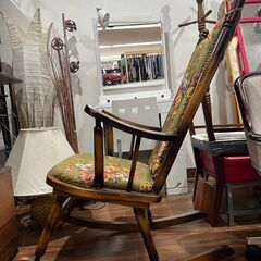 【★引き取り限定】 TOYO FURNITURE アンティーク ロッキングチェア 花柄 クッション付き 木製 インテリア 昭和レトロ ビンテージの画像
