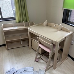 コイズミ　学習机
の画像