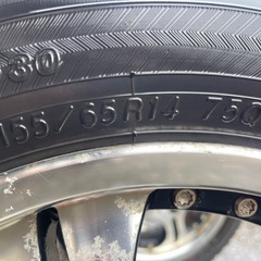 中古4
本、YOKOHAMA iceGUARD iG30（アイスガード iG30） 横浜ゴムのスタッドレスタイヤ（冬用タイヤ）ですの画像