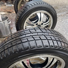 中古4
本、YOKOHAMA iceGUARD iG30（アイスガード iG30） 横浜ゴムのスタッドレスタイヤ（冬用タイヤ）ですの画像