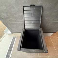 ゴミ箱　収納　屋外の画像