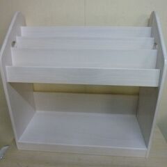 未使用/新品　DIY素材に　訳あり特価　 絵本ラック 3段 完成品 幅70cm 天然パイン材 面取り おもちゃ箱 ディスプレイ収納の画像