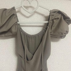 GYDA バッククロス オフショルニットワンピースの画像