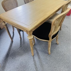 アンティーク調ダイニングテーブルセッの画像