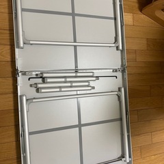 キャンプ用折りたたみテーブルの画像
