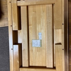 天然木製テーブルの画像