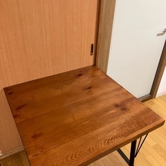 ダイニングテーブルの画像