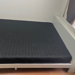 【美品】ダブルベッドフレーム ホワイトウッド。マットレスは要交渉。の画像