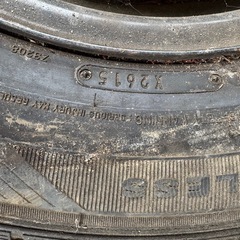 スタッドレスタイヤ鉄チンホイール付き4本の画像