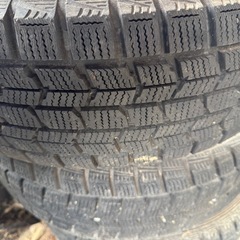 スタッドレスタイヤ鉄チンホイール付き4本の画像