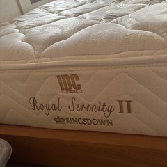 ベッドフレームとマットレスの画像