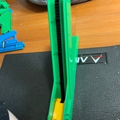 トミカの車を運ぶ 「電動スロープの画像