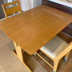 机、椅子セットの画像