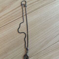 メンズ服　（ジーパン、シャツ、ネックレス）の画像