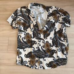 メンズ服　（ジーパン、シャツ、ネックレス）の画像