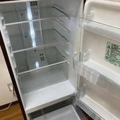 こたつテーブル、冷蔵庫、ダイニングテーブルの画像