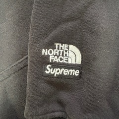 ノースフェイス&シュプリームコラボパーカーの画像