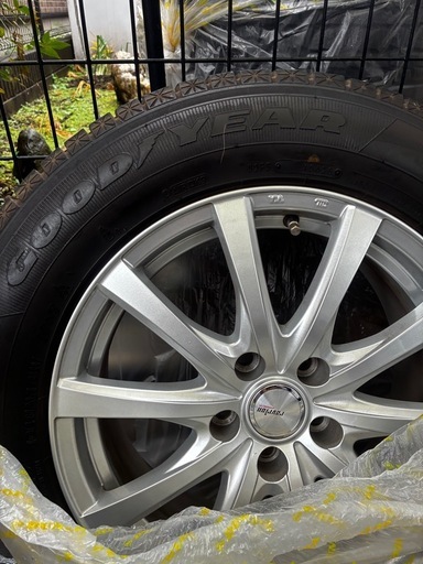 4本セットRAVRIONホイール スタッドレスタイヤ225/65R17 ホイールつき付き