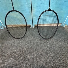 中販紅　【Week】YONEX株式会社 バトミントン　ラケット　カバー付き　2本セット　現状渡し　11-09-01 の画像