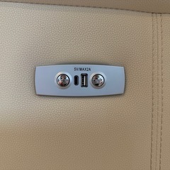 傷・汚れに強い合成皮革 3人掛けテーブル付き電動リクライニングソファ(Nビリーバ3 Nシールド BE)の画像