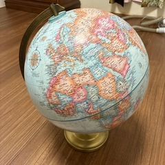 英語表記の地球儀の画像