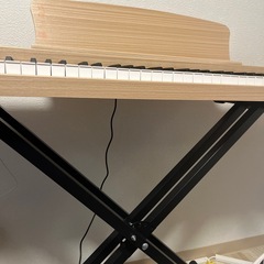 電子ピアノ　スタンド付きの画像