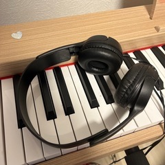 電子ピアノ　スタンド付きの画像