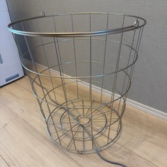 ニトリ　ランドリーバスケット　ステンレス
の画像