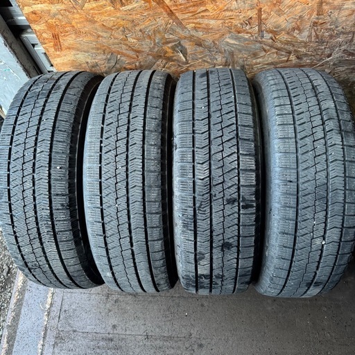 バリ山　BRIDGESTONE ブリヂストン　ブリジストン　VRX2 195/65R15 スタッドレス　タイヤ　2018年製 15インチ