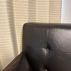 シンプルソファ(黒×木)の画像