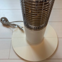 ★首振りタワーカーボンヒーター 白 ホワイト★の画像