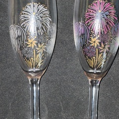 色が変わるシャンパングラス　花火の画像