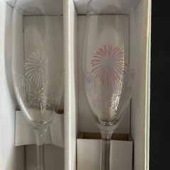 色が変わるシャンパングラス　花火の画像