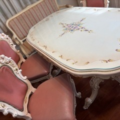 ロココ調ダイニングテーブルセットの画像