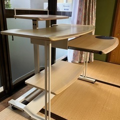 ドウシャ製パソコンデスクの画像