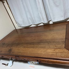 長いテーブルの画像