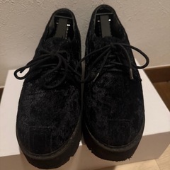 HARAJUKU CS.T&P厚底シューズ 黒ベロア調レースアップの画像