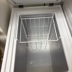ALLEGIA ホワイト冷凍庫 ワイヤーバスケット付きの画像