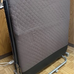 折りたたみベッドの画像