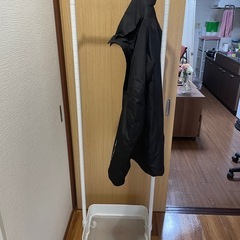 白ハンガーラックの画像