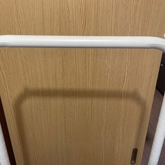 白ハンガーラックの画像