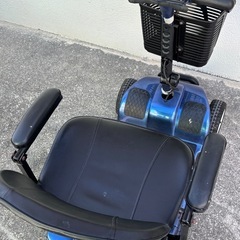 四輪　電動スクーターの画像