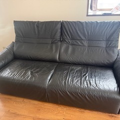 カリモク　ソファ　本革　黒の画像