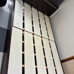 セミダブルベッド（マットレスや関連品付き）の画像