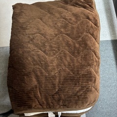 セミダブルベッド（マットレスや関連品付き）の画像