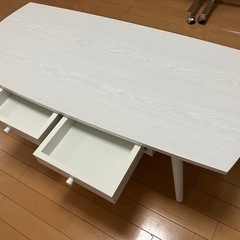【本日限定¥0】ニトリ　机　引き出し付き✨の画像