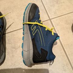 Hitec子供用スニーカー23cmの画像