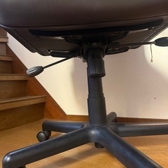 ダークブラウン　本革　オフィスチェアの画像