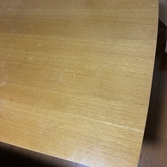 木製テーブルの画像